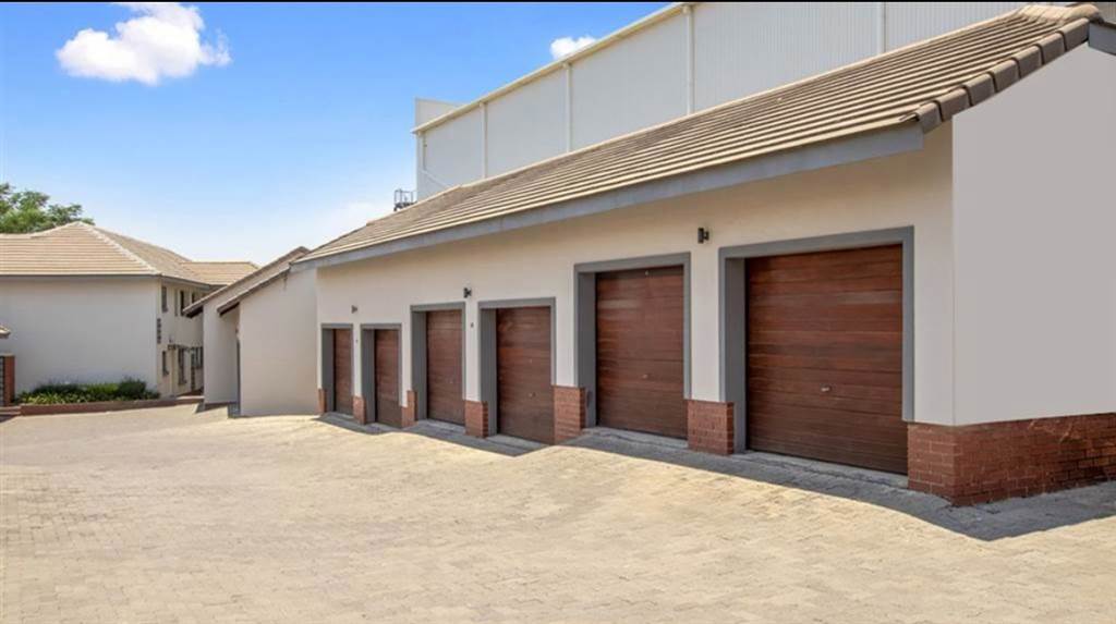 3 Bed Townhouse in Fourways photo number 19