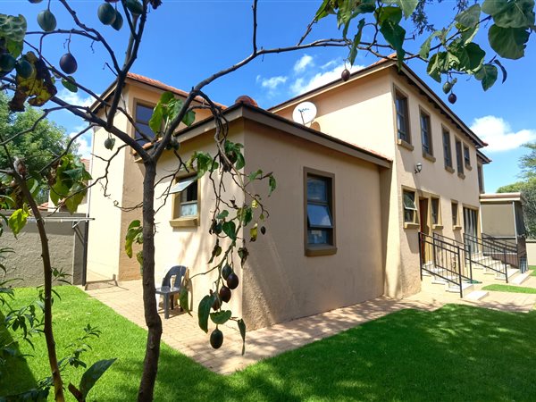 6 Bed Townhouse in Valleyview Estate