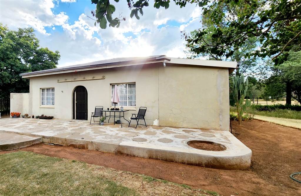 4 Bed House in Bultfontein photo number 1