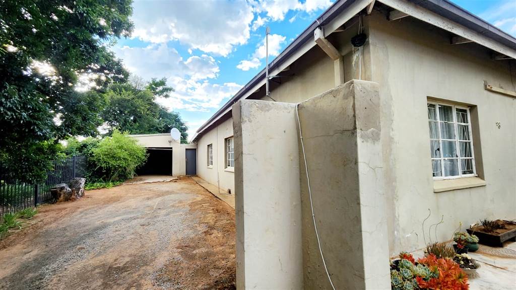 4 Bed House in Bultfontein photo number 17