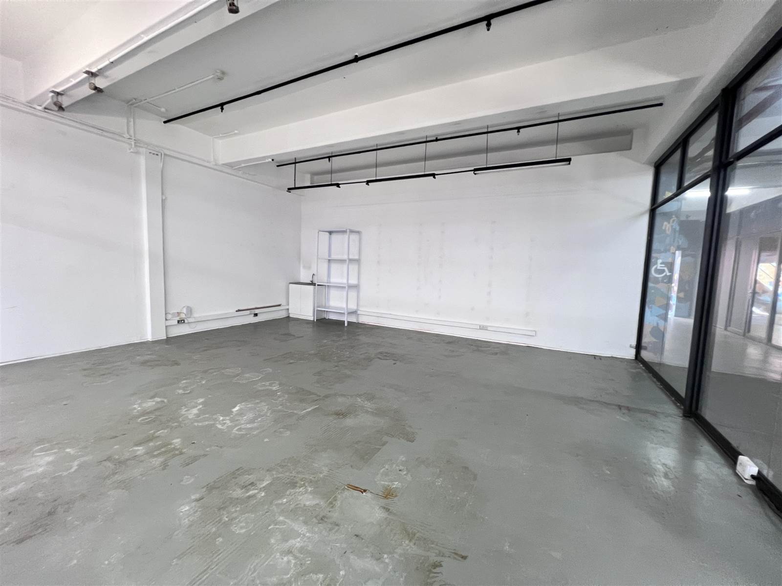 55  m² Commercial space in Woodstock photo number 3