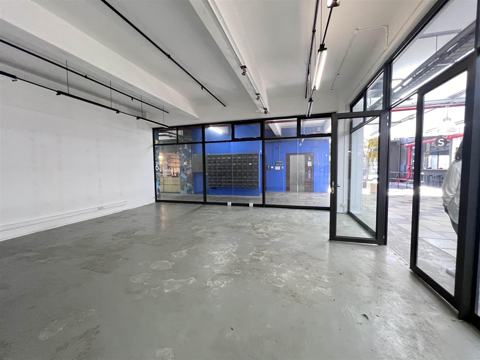 55  m² Commercial space in Woodstock photo number 2