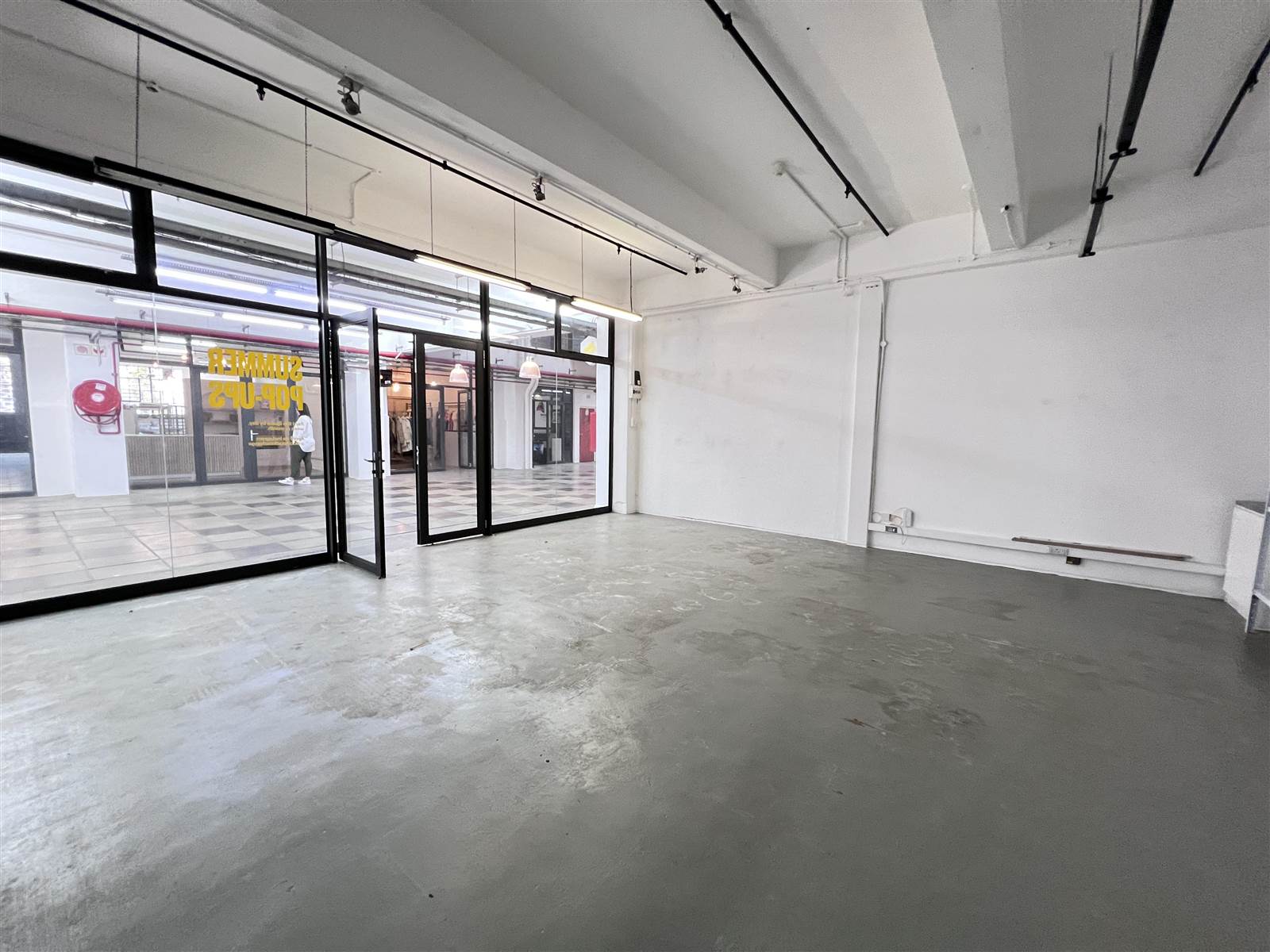 55  m² Commercial space in Woodstock photo number 1