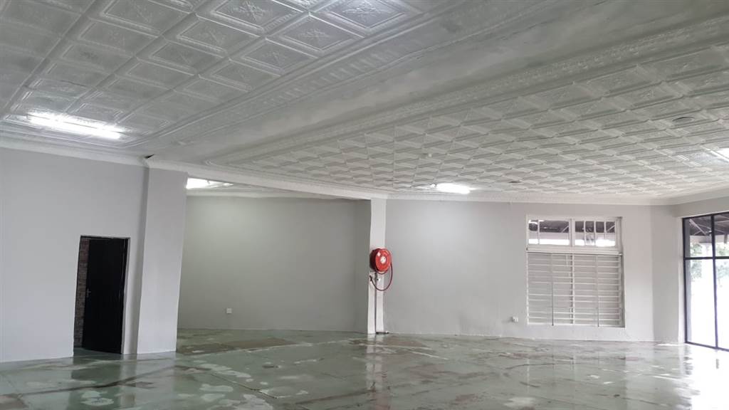 280  m² Commercial space in Bloemfontein photo number 15