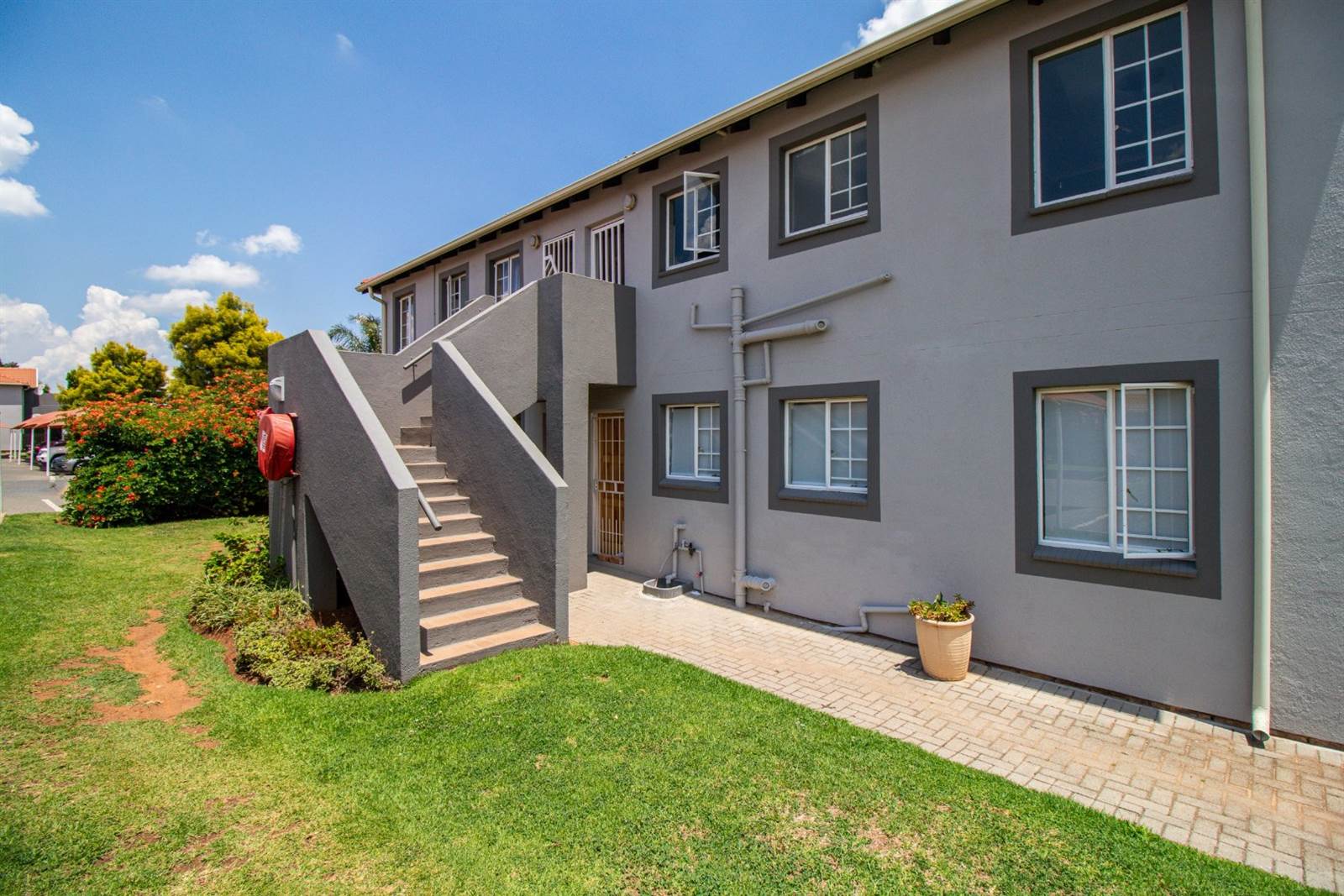 2 Bed Townhouse in Glen Marais photo number 18