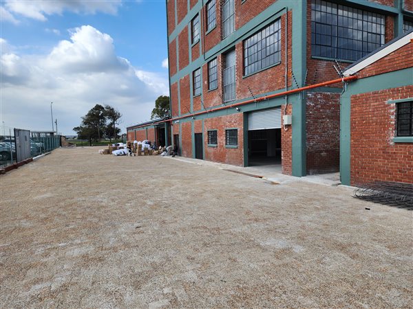 318  m² Industrial space