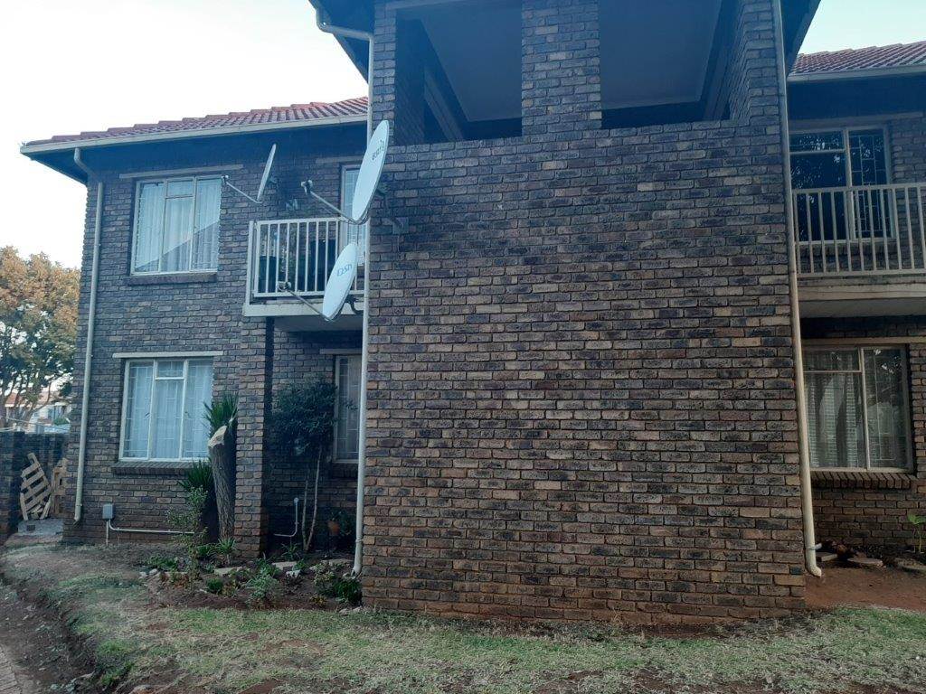 2 Bed Apartment in Highveld photo number 16