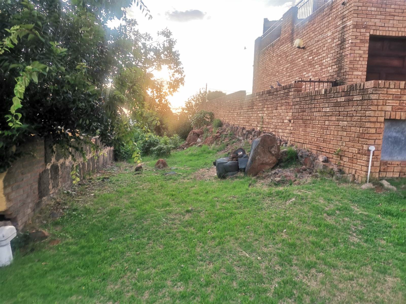1043 m² Land available in Naturena photo number 4