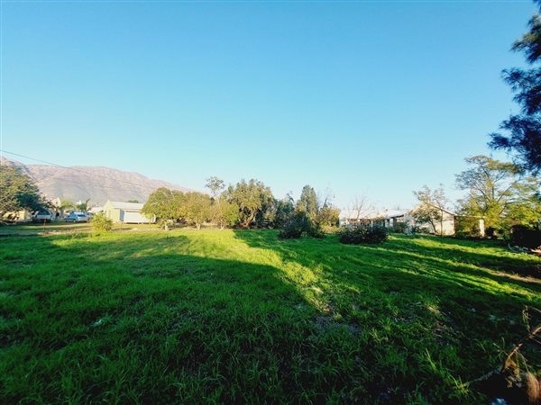 1 251 m² Land