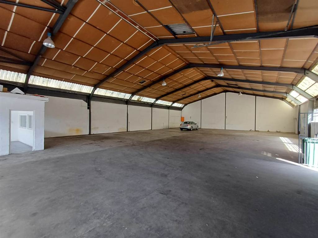 560  m² Industrial space in Retreat photo number 2