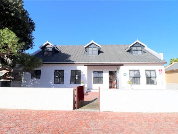 6 Bed House in Arniston