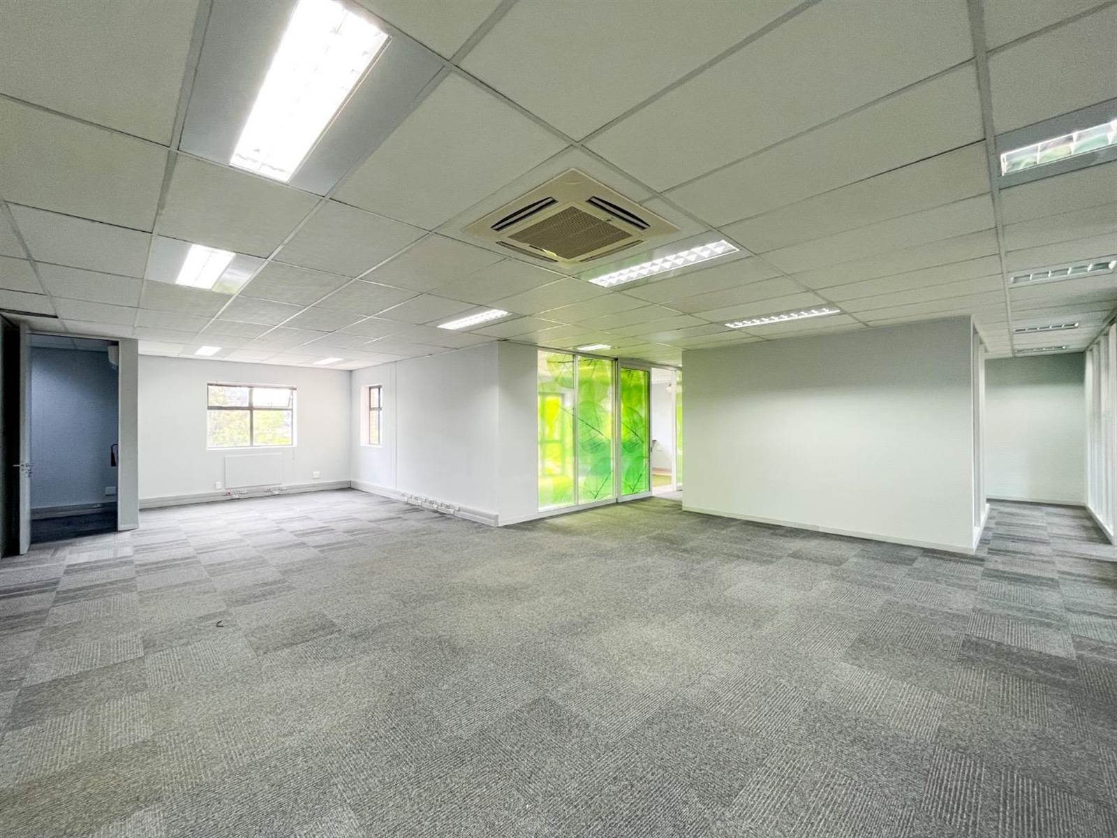 467  m² Office Space in Tyger Valley photo number 1
