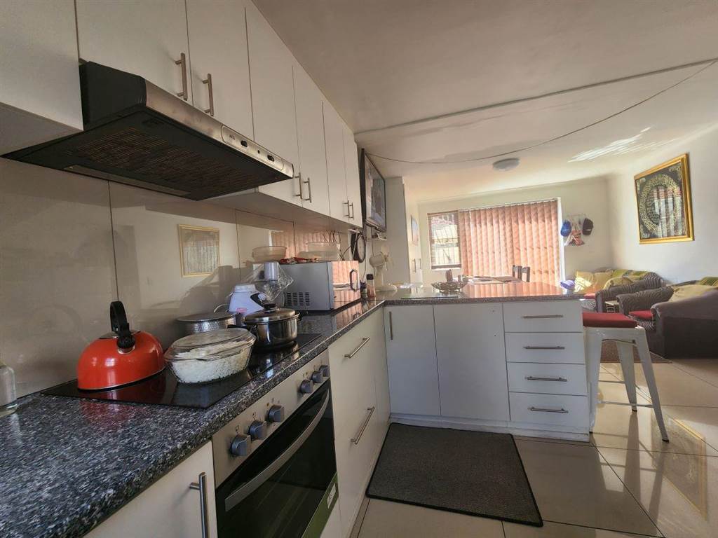 3 Bed Townhouse in Hazendal photo number 5