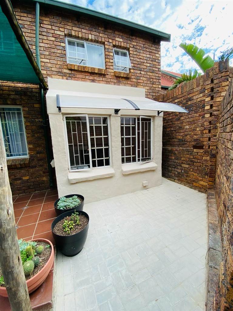 3 Bed Townhouse in Garsfontein photo number 22