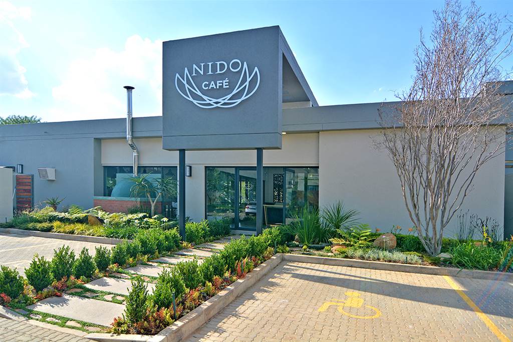 4 Bed Apartment in Kyalami photo number 3