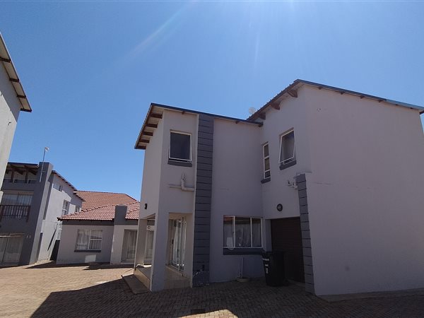 3 Bedroom Townhouse 3 Bedroom Townhouse