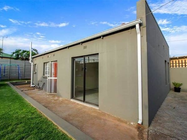 2 Bedroom Garden Cottage 2 Bedroom Garden Cottage