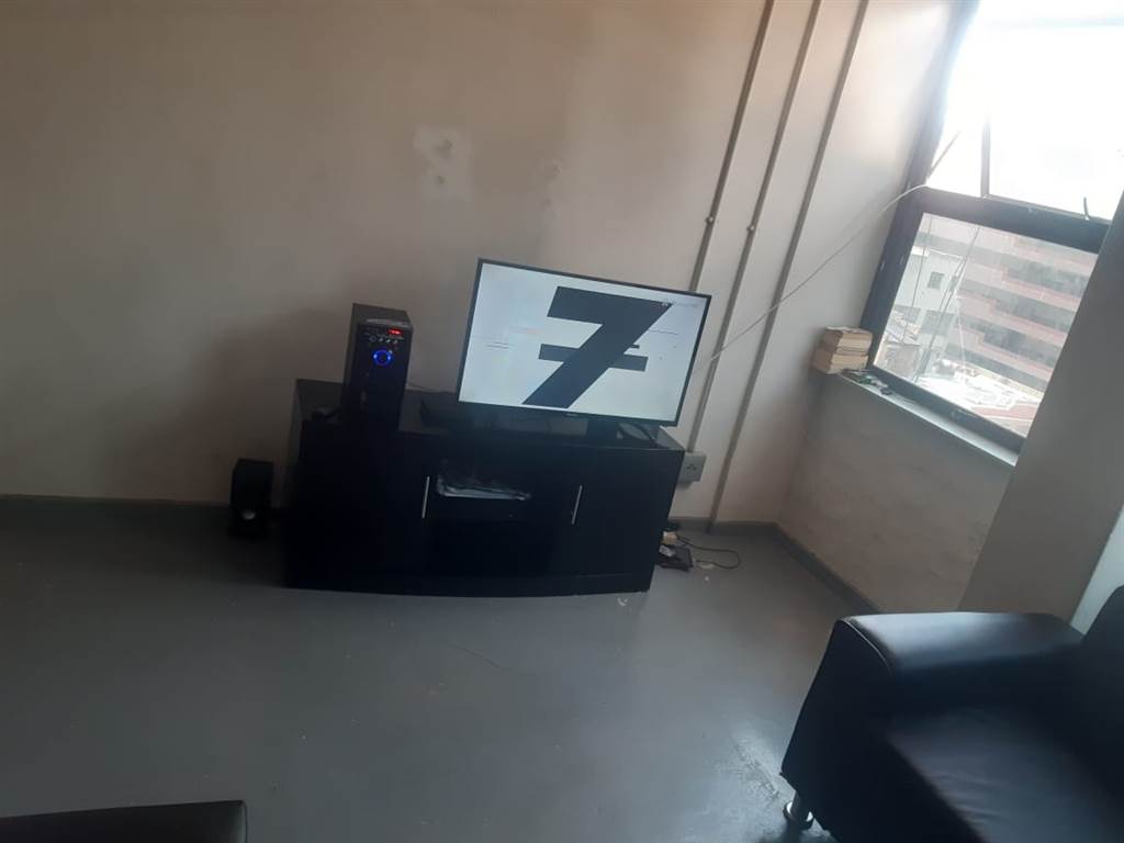 Studio Apartment in Johannesburg Central and CBD photo number 8