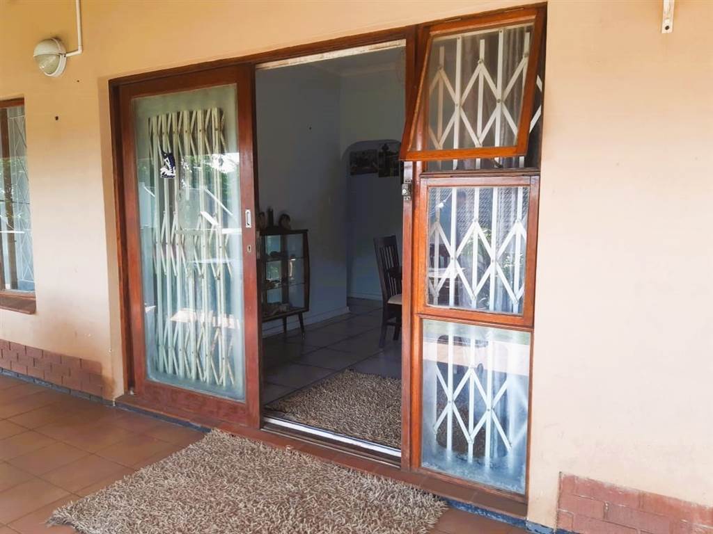 3 Bed House in Uvongo photo number 29