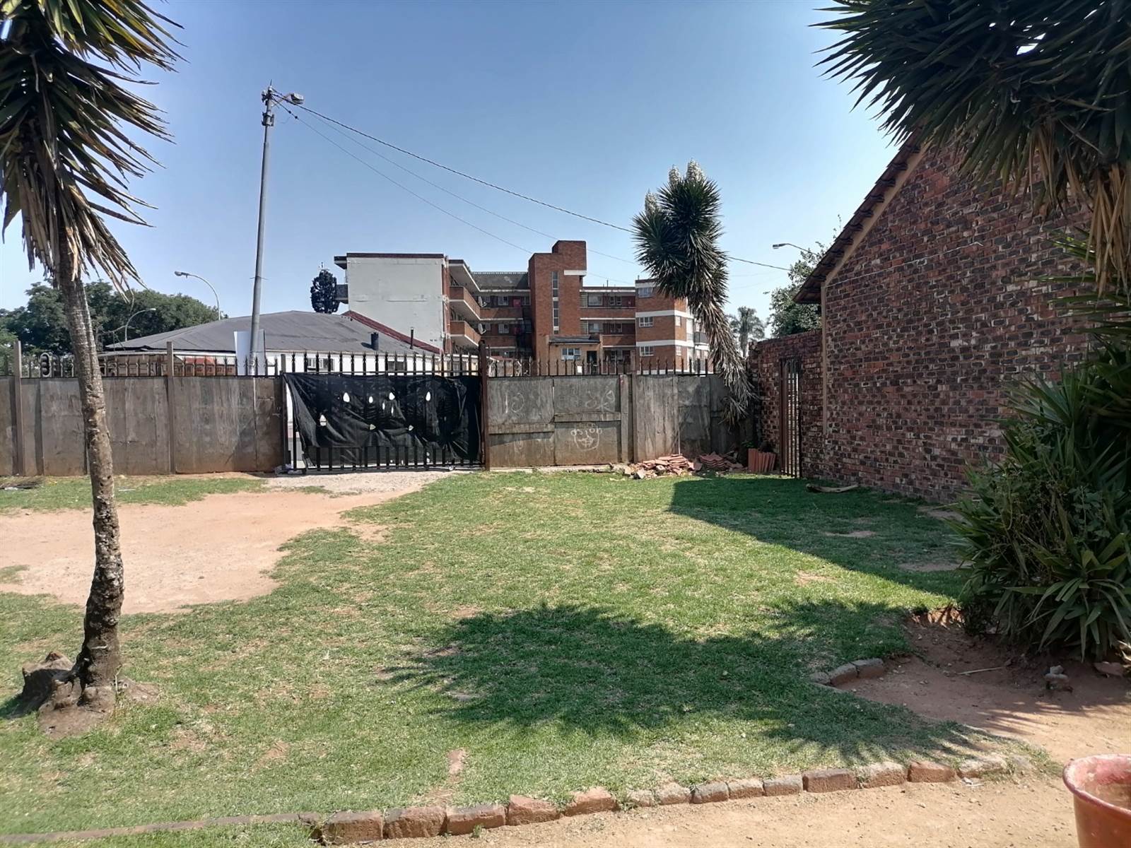 2 Bed Apartment in Germiston South photo number 3