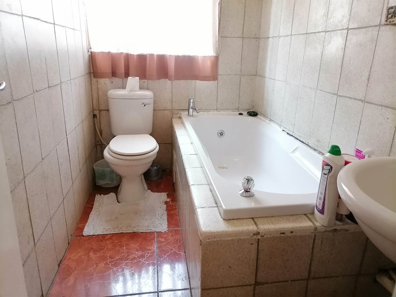 2 Bed Apartment in Germiston South photo number 15