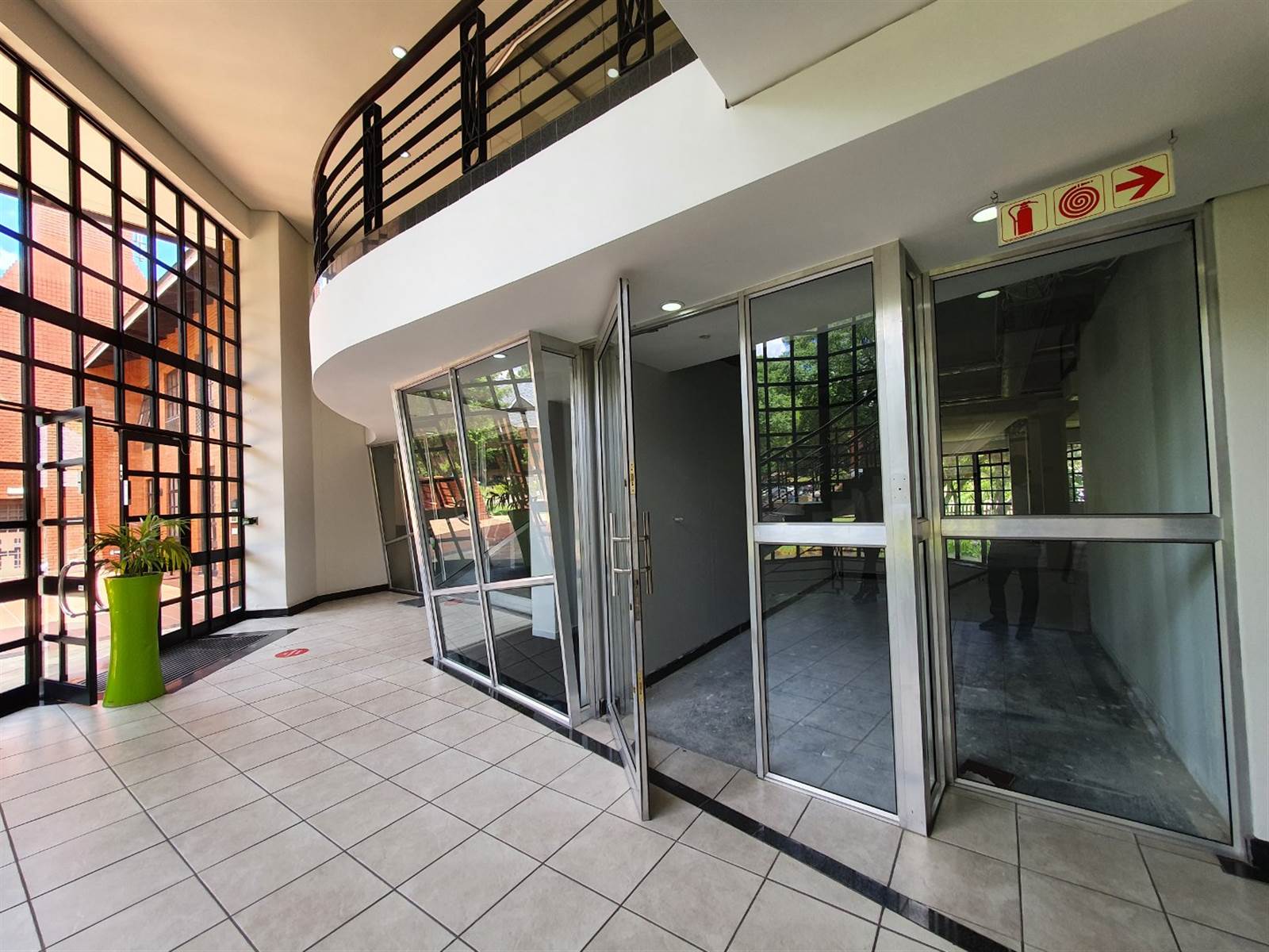 246  m² Commercial space in Bryanston photo number 3