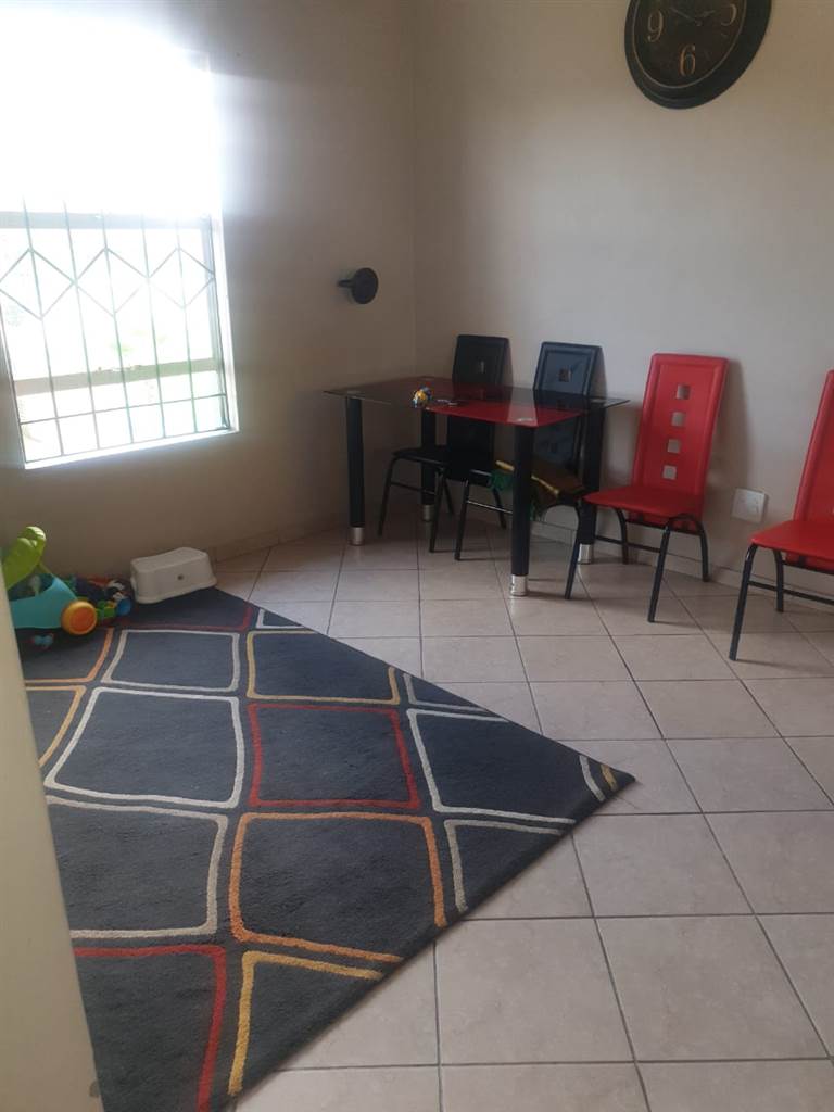 2 Bed Flat in Witbank photo number 6