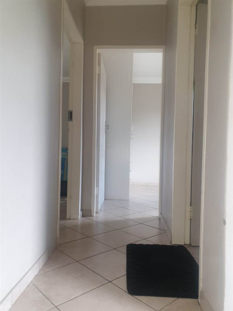 2 Bed Flat in Witbank photo number 7