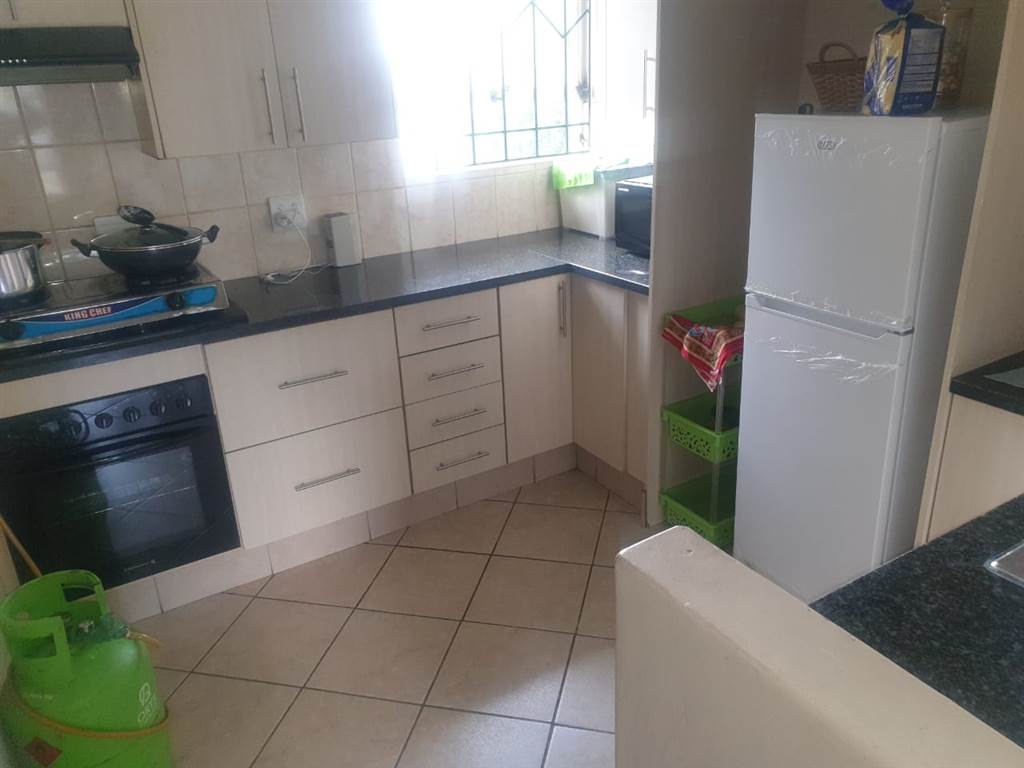 2 Bed Flat in Witbank photo number 4