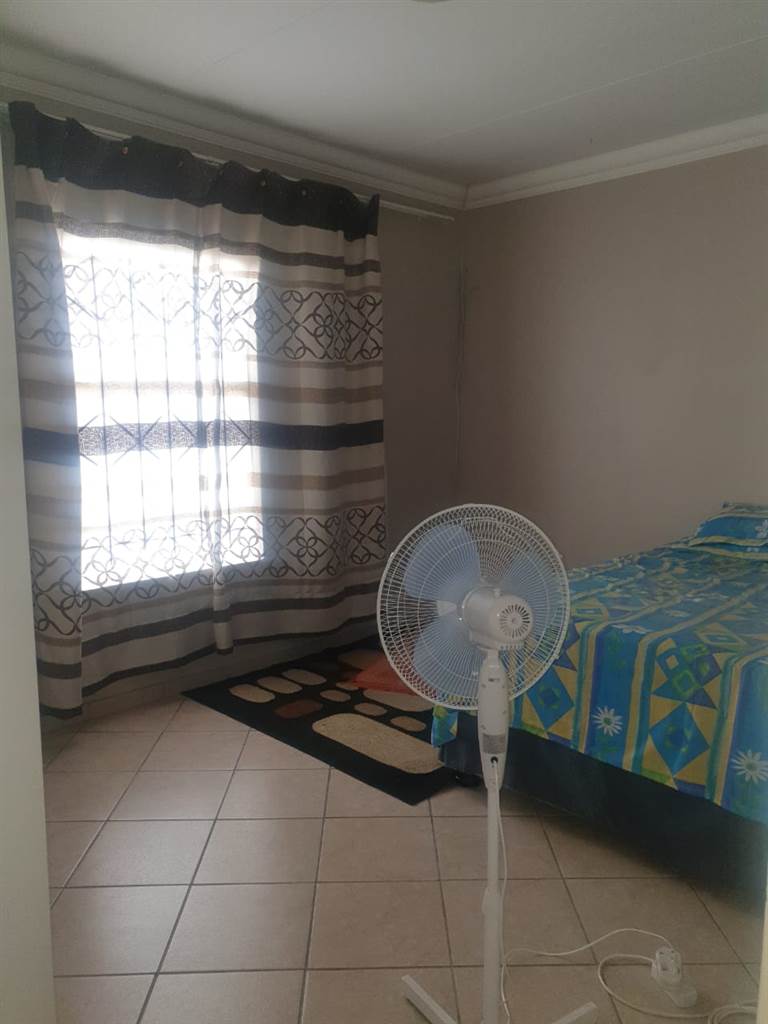 2 Bed Flat in Witbank photo number 10