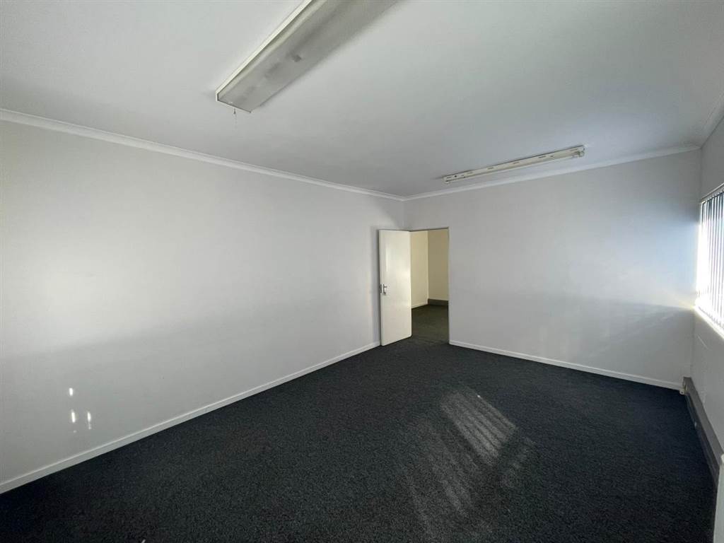275  m² Commercial space in Observatory photo number 5