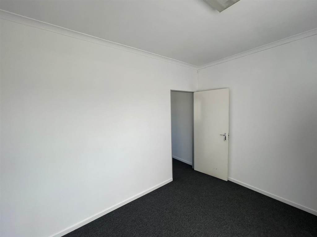 275  m² Commercial space in Observatory photo number 9