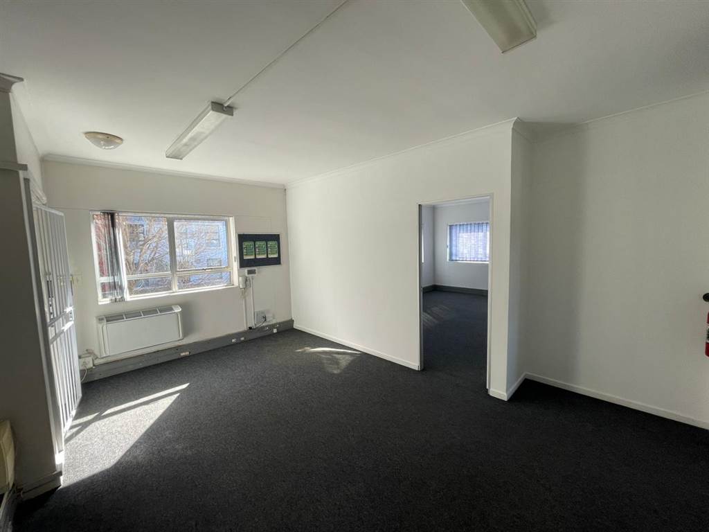 275  m² Commercial space in Observatory photo number 2