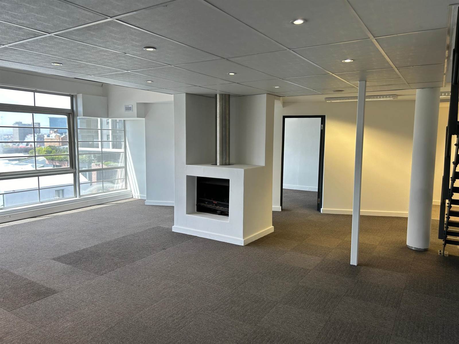 300  m² Office Space in Green Point photo number 1