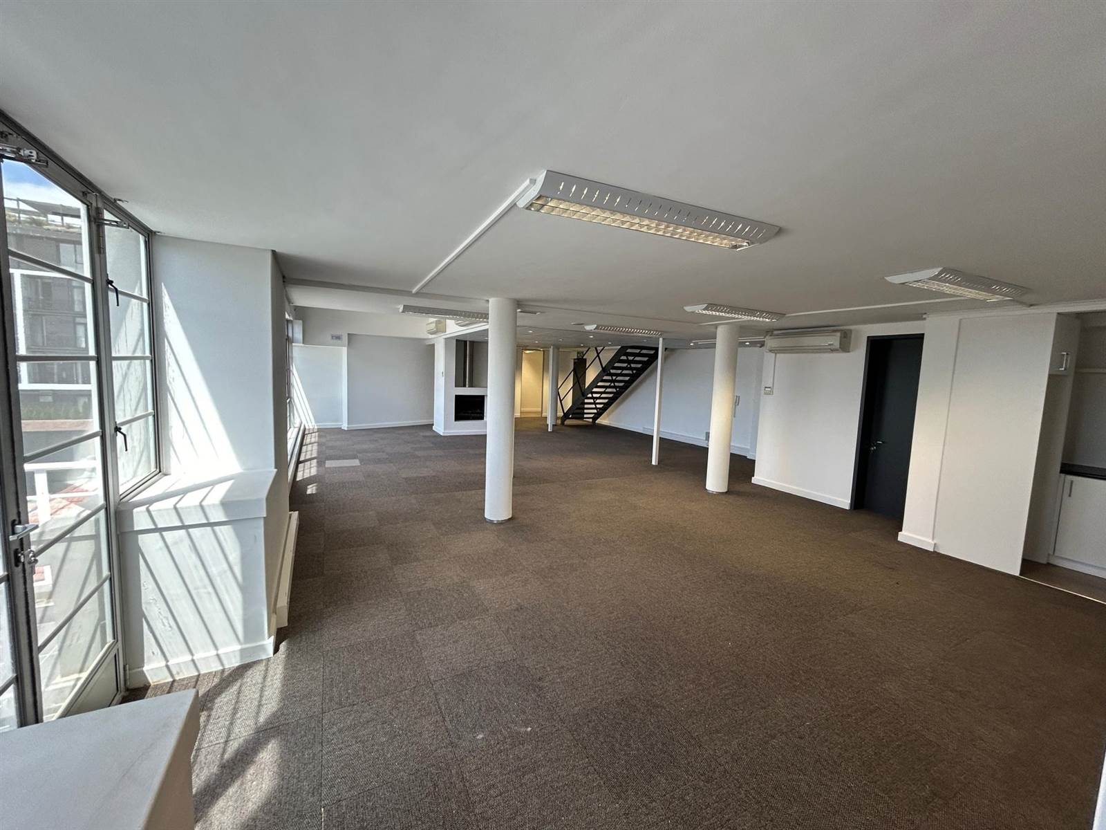 300  m² Office Space in Green Point photo number 3