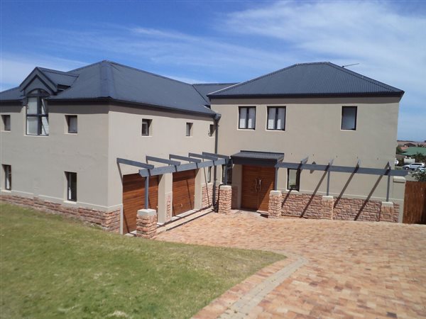 4 Bedroom House 4 Bedroom House