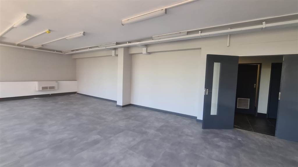 128  m² Commercial space in Pretoria Central photo number 3