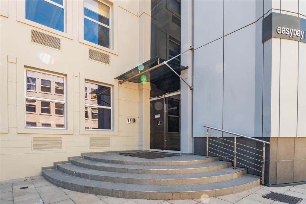 414  m² Office Space in Rondebosch photo number 2