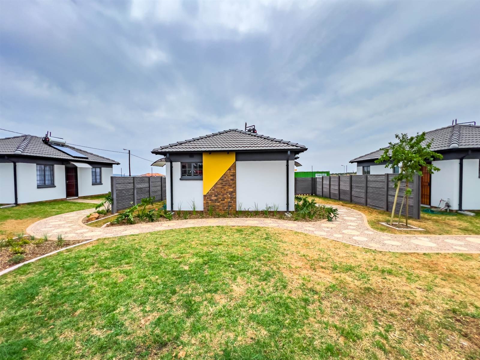 2 Bed House in Hazeldean (Silverlakes Surroundings) photo number 16