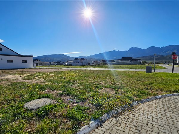 568 m² Land