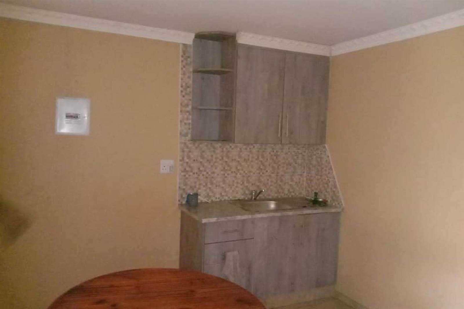 8 Bed Apartment in Tshepisong photo number 11