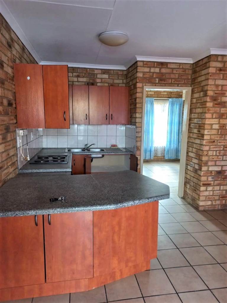 1 Bed Apartment in Parys photo number 2