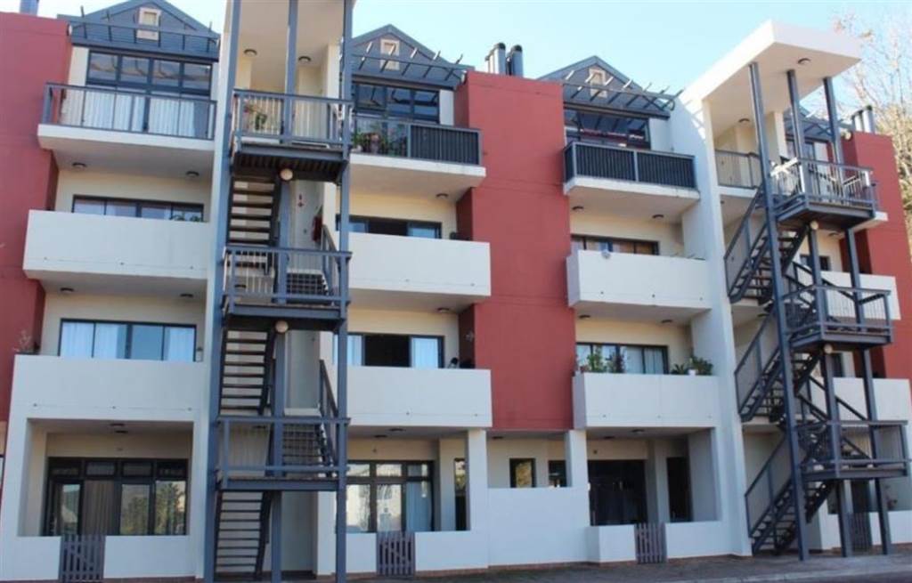 2 Bed Apartment in Knysna Central photo number 7