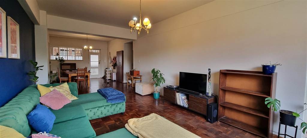 2 Bed Apartment in Illovo photo number 7