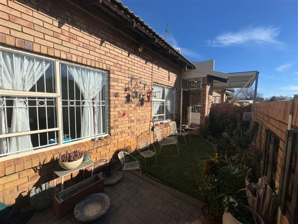 3 Bedroom Townhouse 3 Bedroom Townhouse