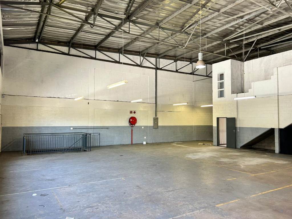 500  m² Industrial space in Wynberg photo number 8