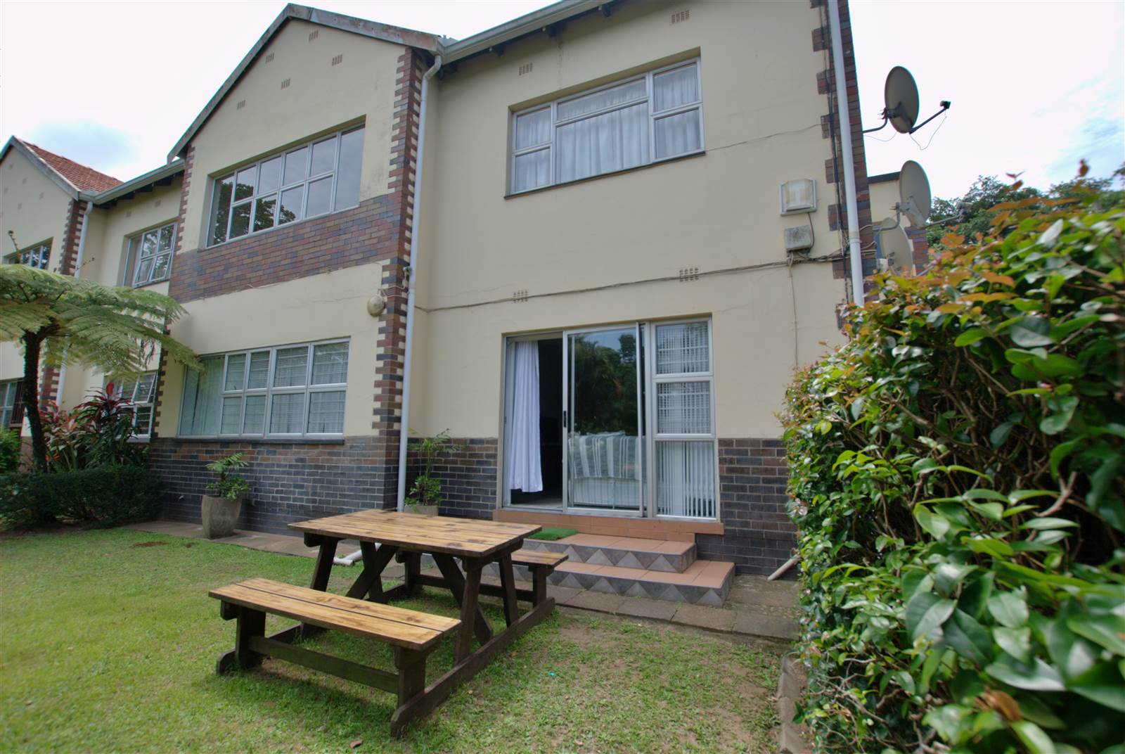 2 Bed Flat in Umkomaas photo number 2