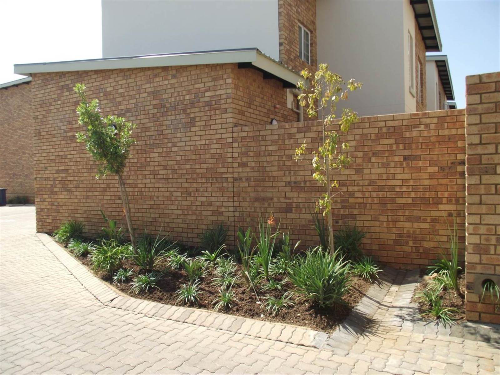 3 Bed Townhouse in Hazeldean (Silverlakes Surroundings) photo number 25