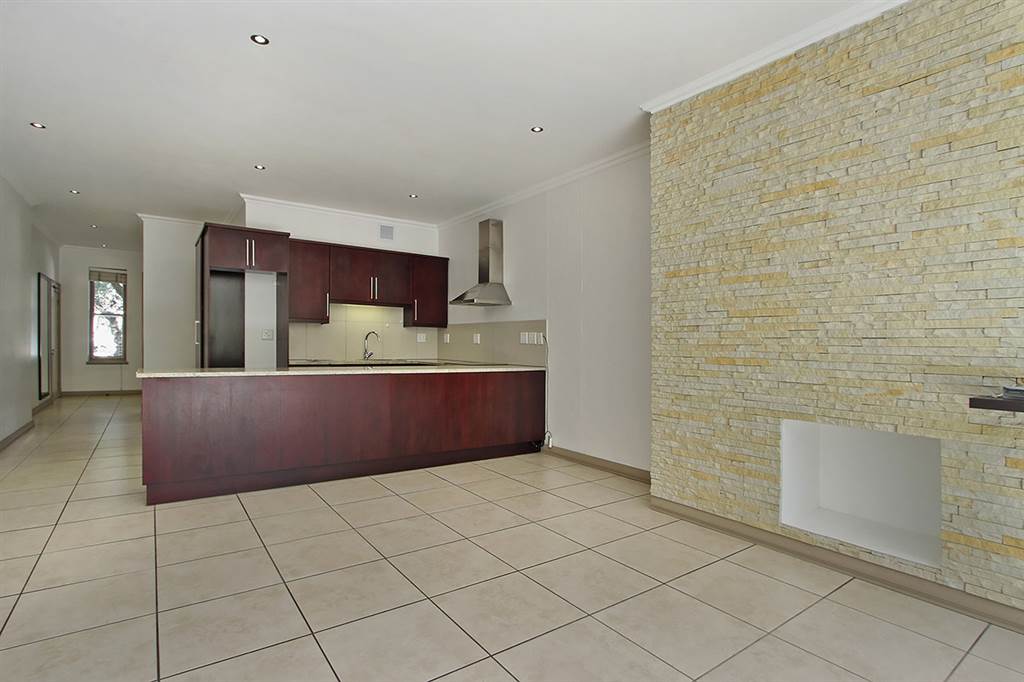 2 Bed Apartment in Newlands photo number 4