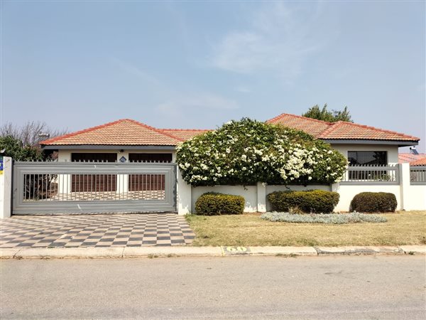 3 Bed House in Serala View